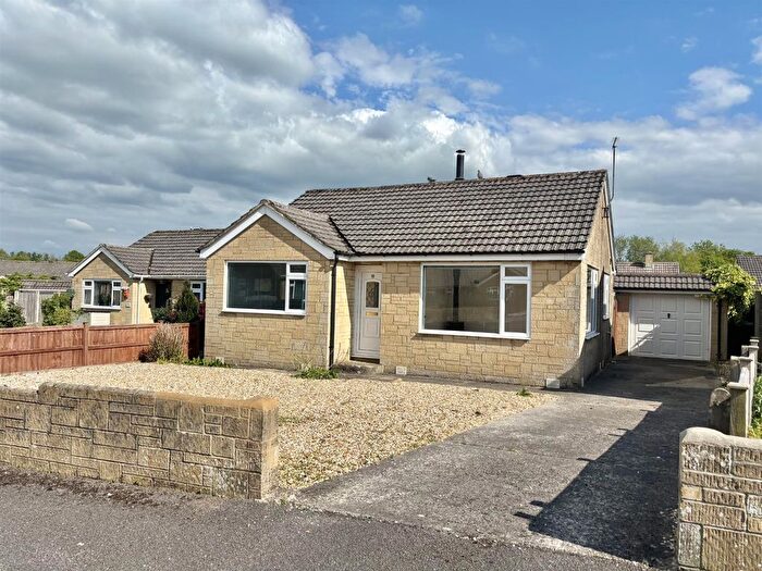 2 Bedroom Detached Bungalow For Sale In Sylvan Close, Gillingham, SP8