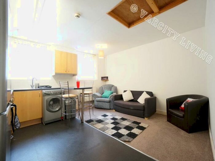 2 Bedroom House To Rent In High Street, Bangor, Gwynedd, LL57