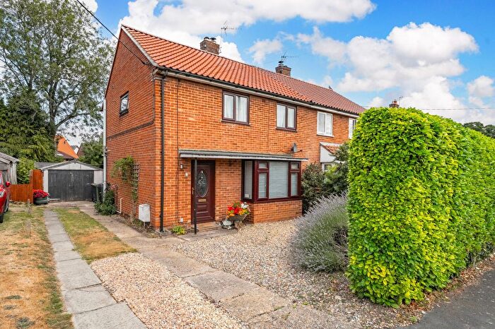 3 Bedroom Semi Detached House For Sale In Park Estate, Shipdham, IP25