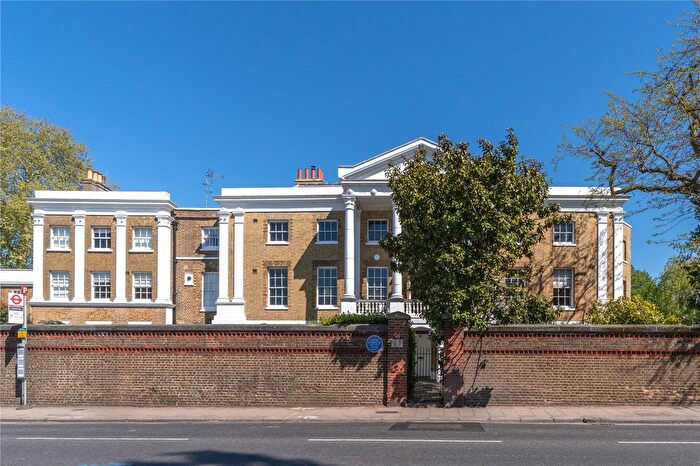 2 Bedroom Flat For Sale In Garricks Villa, Hampton Court Road, Hampton, Middlesex, TW12