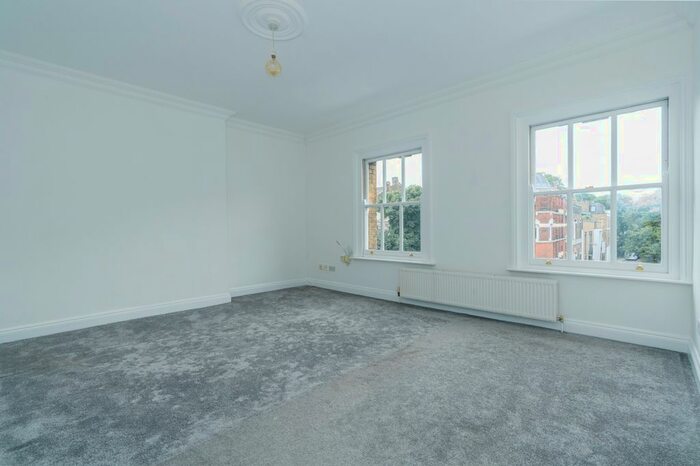 2 Bedroom Flat To Rent In Upper Street, Islington, London, N1