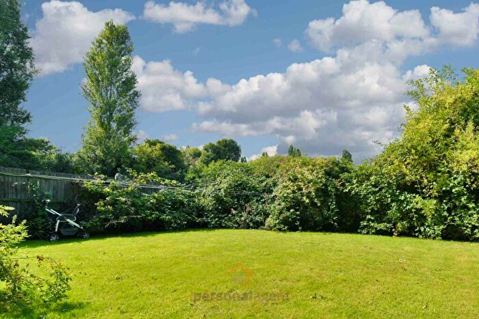 Studio To Rent In Farriers Road, Epsom, KT17