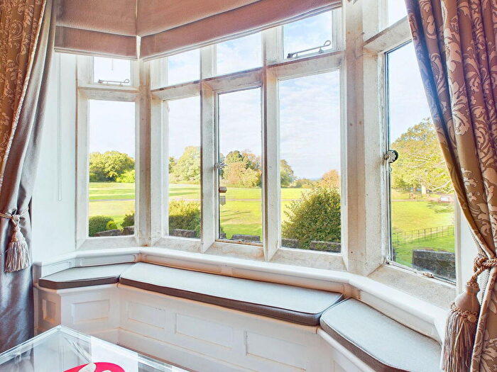 2 Bedroom Duplex For Sale In Stane Street, Billingshurst, West Sussex, RH14