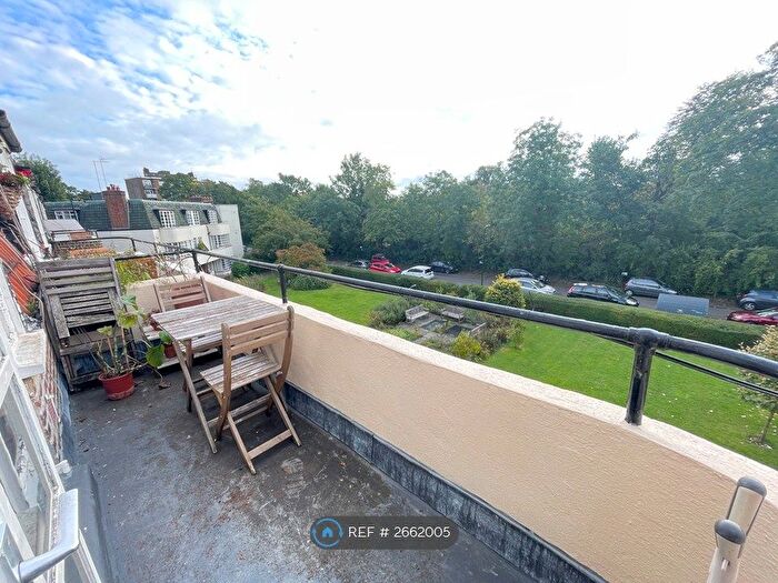 3 Bedroom Flat To Rent In Clissold Court, Stoke Newington, London London, N4