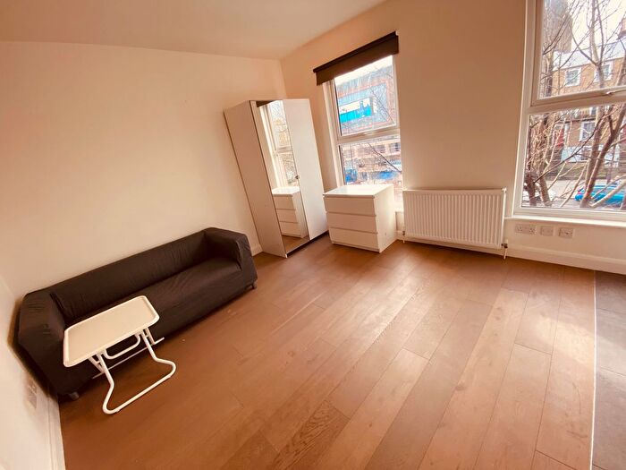 Studio To Rent In Holloway Road, London, N7