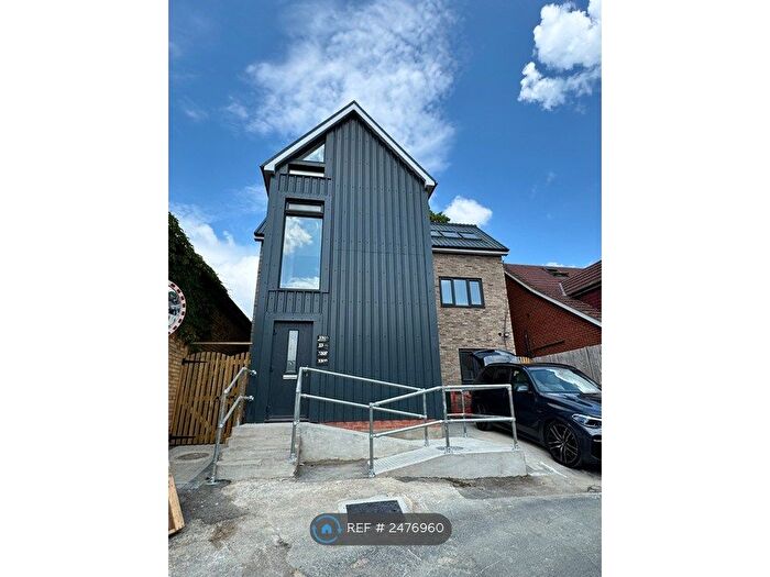 3 Bedroom Flat To Rent In Chipstead Valley Road, Coulsdon, CR5