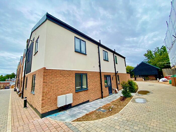 2 Bedroom Property To Rent In Denmark Place, Tring, HP23