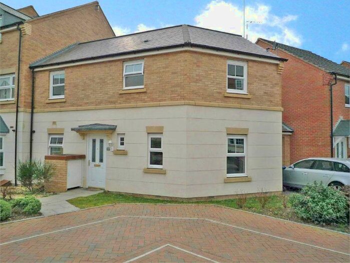 3 Bedroom Semi-Detached House To Rent In Stourhead Road, Bilton, Rugby, CV22