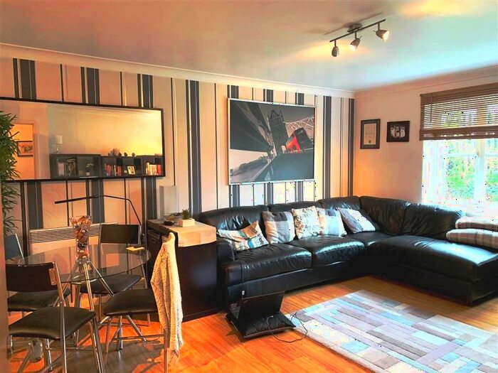 1 Bedroom Flat To Rent In Viridian Square, Aylesbury, HP21