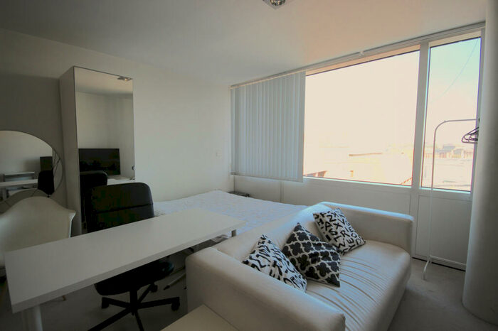 Apartment To Rent In One Park West, Strand Street, Liverpool, Merseyside, L1