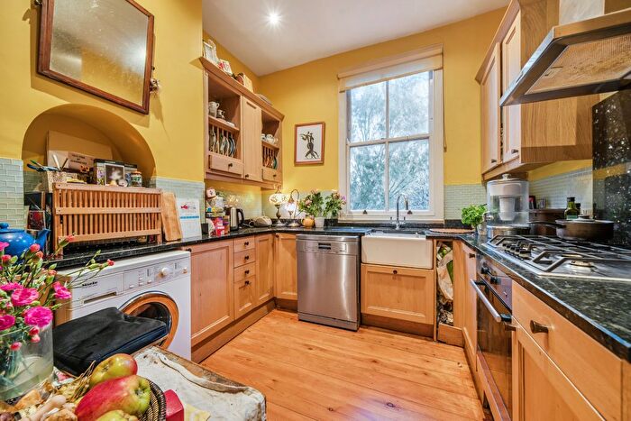 3 Bedroom Flat For Sale In Cornwallis Road, N19