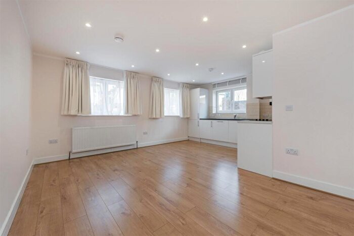 1 Bedroom Flat For Sale In Leeway Close, Hatch End, Pinner, HA5