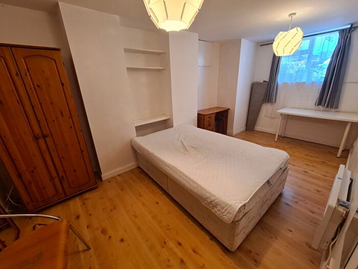 6 Bedroom Semi-Detached House To Rent In Brudenell Road, Leeds, LS6