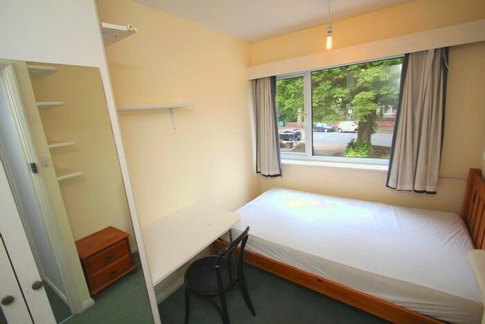 3 Bedroom Flat To Rent In Maple Road, Surbiton, KT6