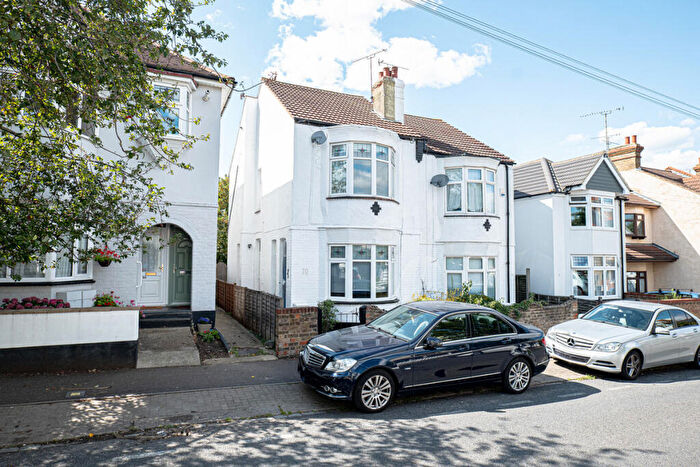 3 Bedroom Semi-Detached House For Sale In Northview Drive, Westcliff-on-sea, SS0