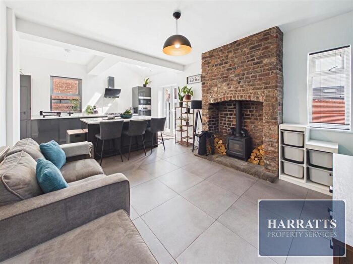 4 Bedroom End Of Terrace House For Sale In Carrington Road, Stockport, SK1