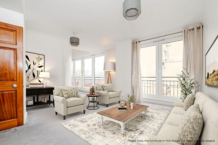 2 Bedroom Flat For Sale In Narrow Street, London, E14