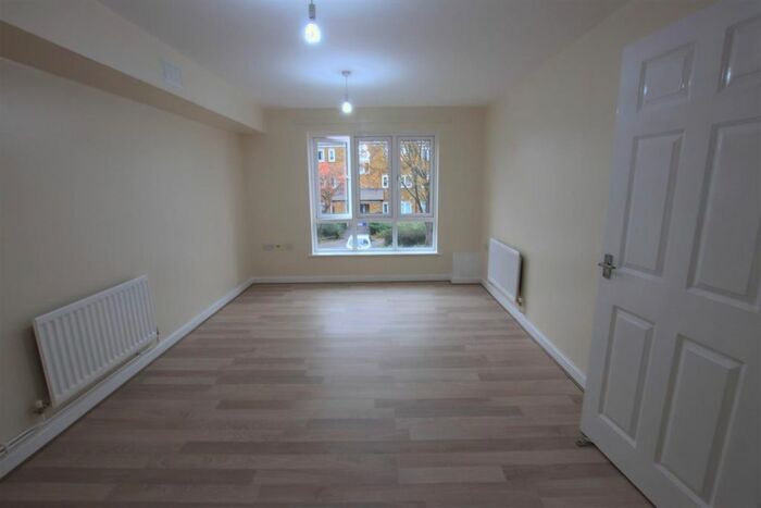 1 Bedroom Flat To Rent In Collinson Court, The Generals Walk, Enfield, EN3