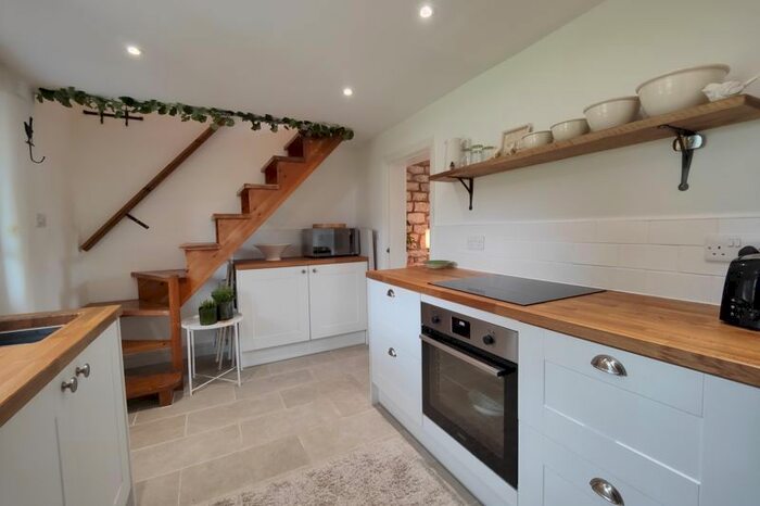 2 Bedroom Cottage For Sale In Dolphinholme, Lancaster, LA2