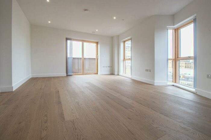 3 Bedroom Apartment To Rent In Kingsland Road, Shoreditch, E2
