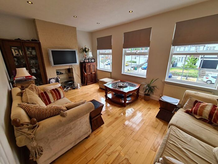 2 Bedroom Flat To Rent In Gallants Farm Road, East Barnet, Barnet, EN4