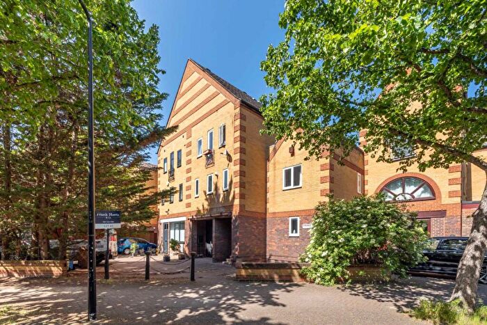 3 Bedroom Semi Detached House To Rent In Drake Close, London, SE16