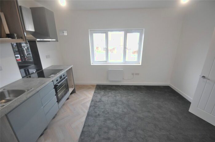 1 Bedroom Flat To Rent In Cricklade Road, Swindon, SN2