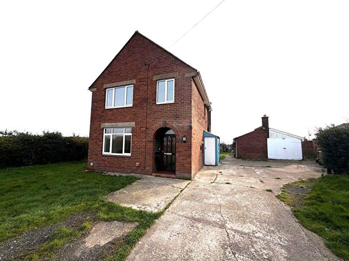 3 Bedroom Detached House To Rent In Copperas Hill, Penycae, LL14