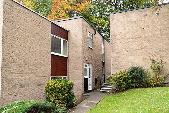 3 Bedroom Terraced House For Sale In Park Edge Close, Leeds, West Yorkshire, LS8