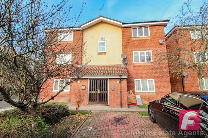 2 Bedroom Flat To Rent In Turnberry Court, Watford, WD19