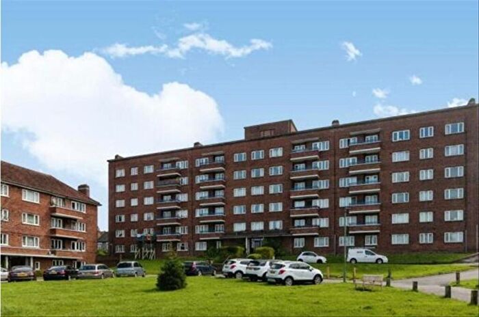 1 Bedroom Flat To Rent In Cambridge Gardens, Kingston Upon Thames, KT1