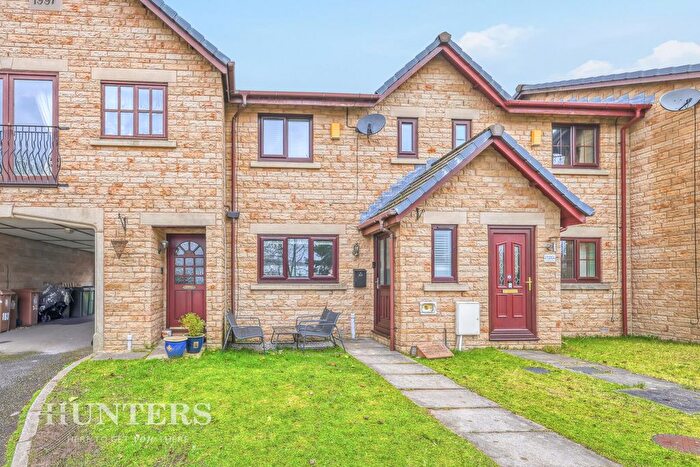 3 Bedroom Town House For Sale In Whitelees Road, Littleborough, OL15