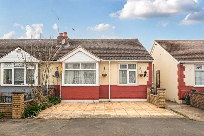 2 Bedroom Bungalow For Sale In Green Lane, Sunbury-On-Thames, TW16
