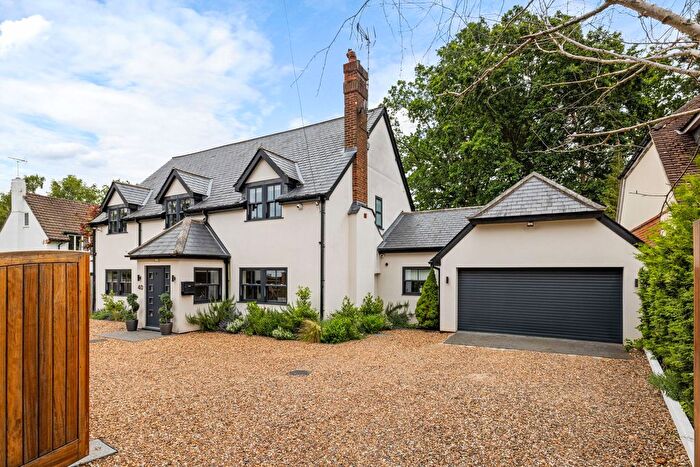 4 Bedroom Detached House For Sale In The Avenue, Crowthorne, RG45