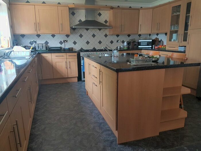 6 Bedroom Detached House To Rent In Bathurst Walk, Iver SL0