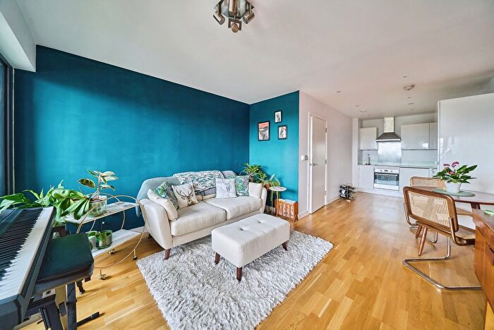 1 Bedroom Flat For Sale In Great Eastern Road, London, London, E15