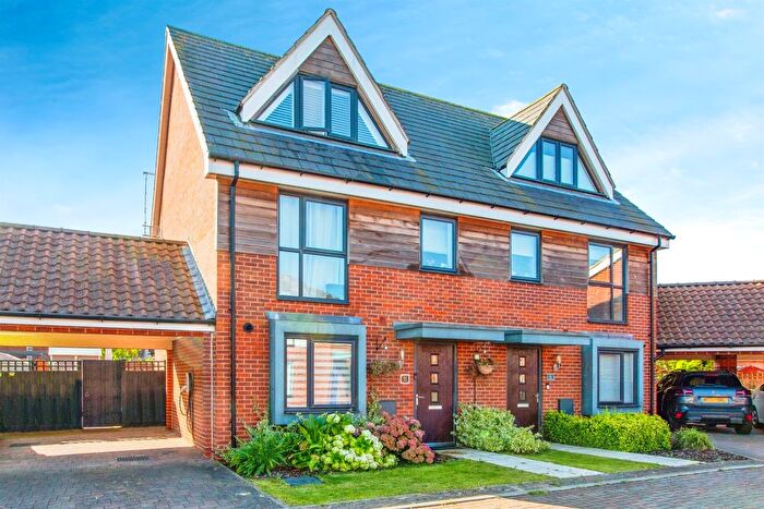 3 Bedroom Semi-Detached House For Sale In York Drive, Upper Cambourne, Cambridge, CB23