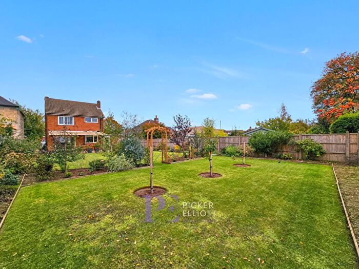 3 Bedroom Detached House For Sale In The Fairway, Burbage, LE10