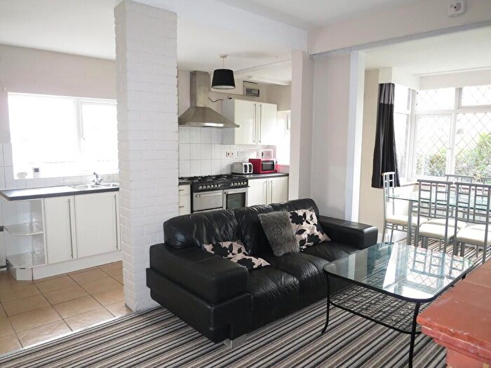 6 Bedroom Detached House To Rent In Talbot Road, Winton, Bournemouth, BH9