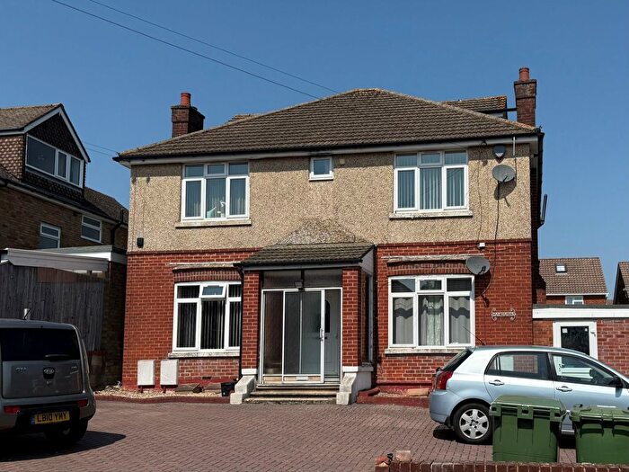 2 Bedroom Flat To Rent In Crabwood Road, Southampton, Hampshire, SO16