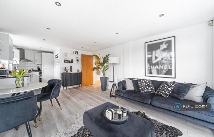 2 Bedroom Flat To Rent In Bridge Court, Walton-On-Thames, KT12