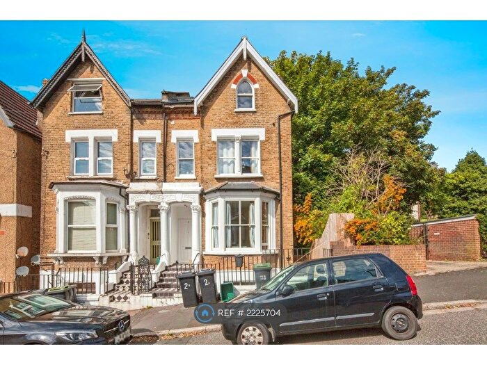 3 Bedroom Flat To Rent In Rockmount Road, Crystal Palace, SE19