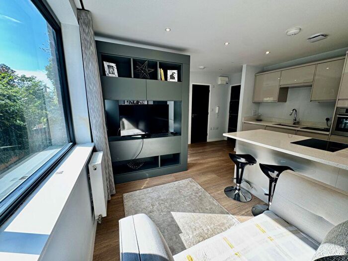 1 Bedroom Flat For Sale In Lincoln House, Brookfield Road, HP10