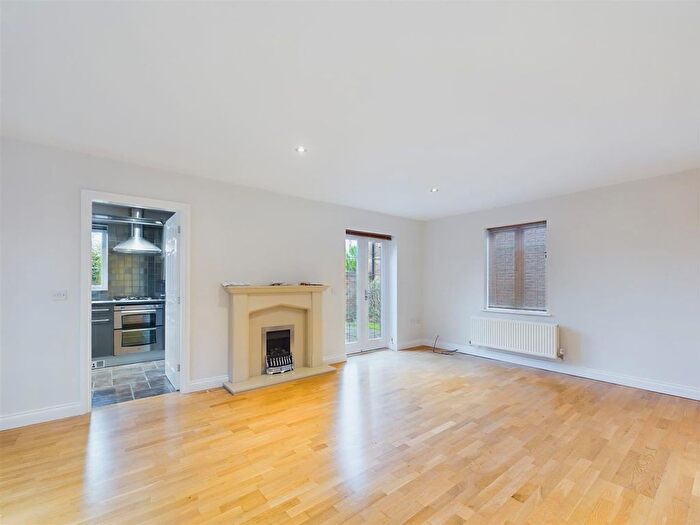 5 Bedroom Semi-detached House To Rent In Waterside Drive, Mounsorrel, LE12