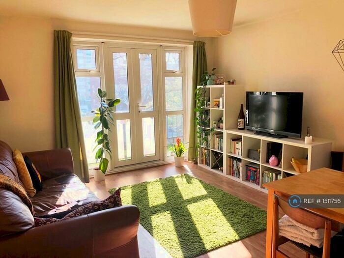 2 Bedroom Flat To Rent In Herrick House, London, N16