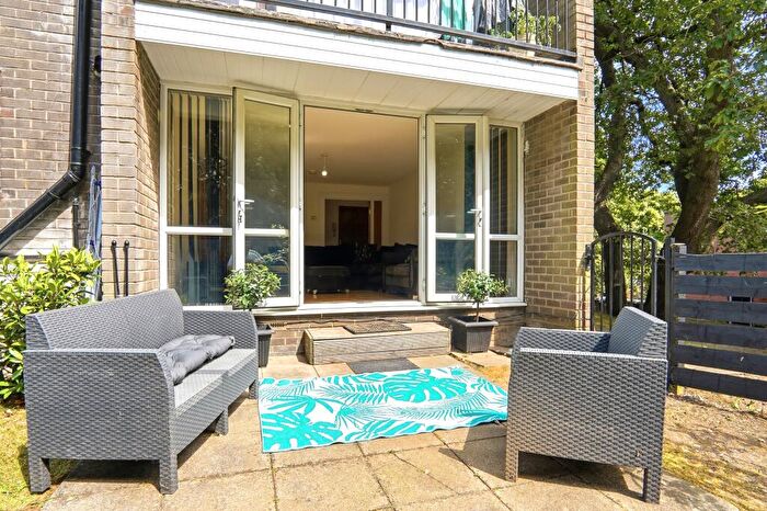 2 Bedroom Flat For Sale In Woodland Court, Well House Road, Leeds, LS8