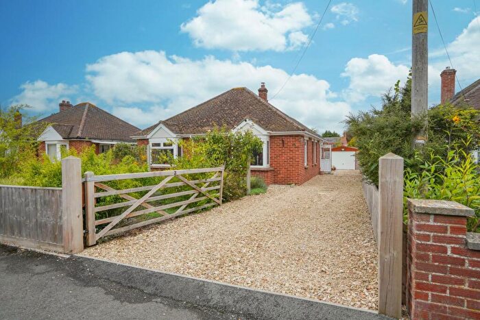 2 Bedroom Detached Bungalow For Sale In Blenheim Orchard, East Hanney, OX12