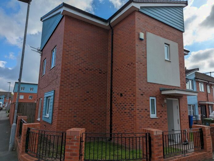 4 Bedroom Detached House To Rent In Eastfield Avenue, Manchester, M40
