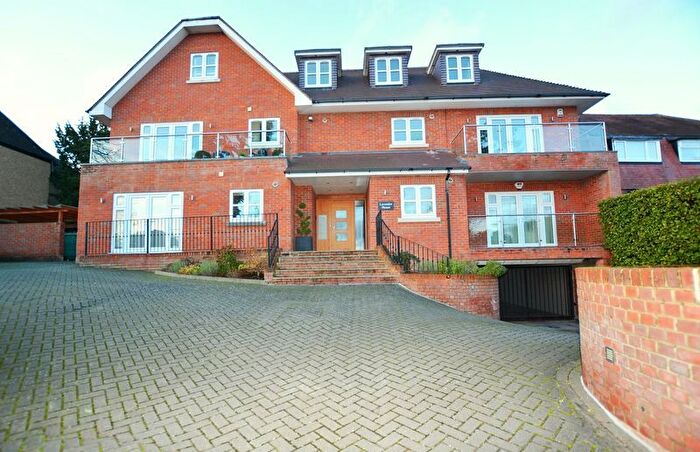 2 Bedroom Flat For Sale In Elms Road, Harrow Weald, HA3