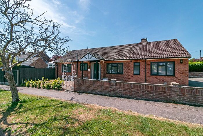 4 Bedroom Detached Bungalow For Sale In Grange Lane, Bromham, Bedford, MK43